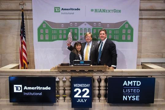 ynthia Axelrod, Program Director of Fox’s Financial Planning major, and Don Kirkwood, Fox’s Assistant Dean of Development, celebrate the grant announcement with TD Ameritrade Institutional President Tom Nally (right) at the closing bell of the New York Stock Exchange.