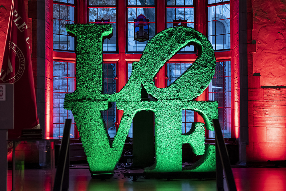 The evening paid homage to Rendell’s love for the Philadelphia Eagles with a green “LOVE” statue.