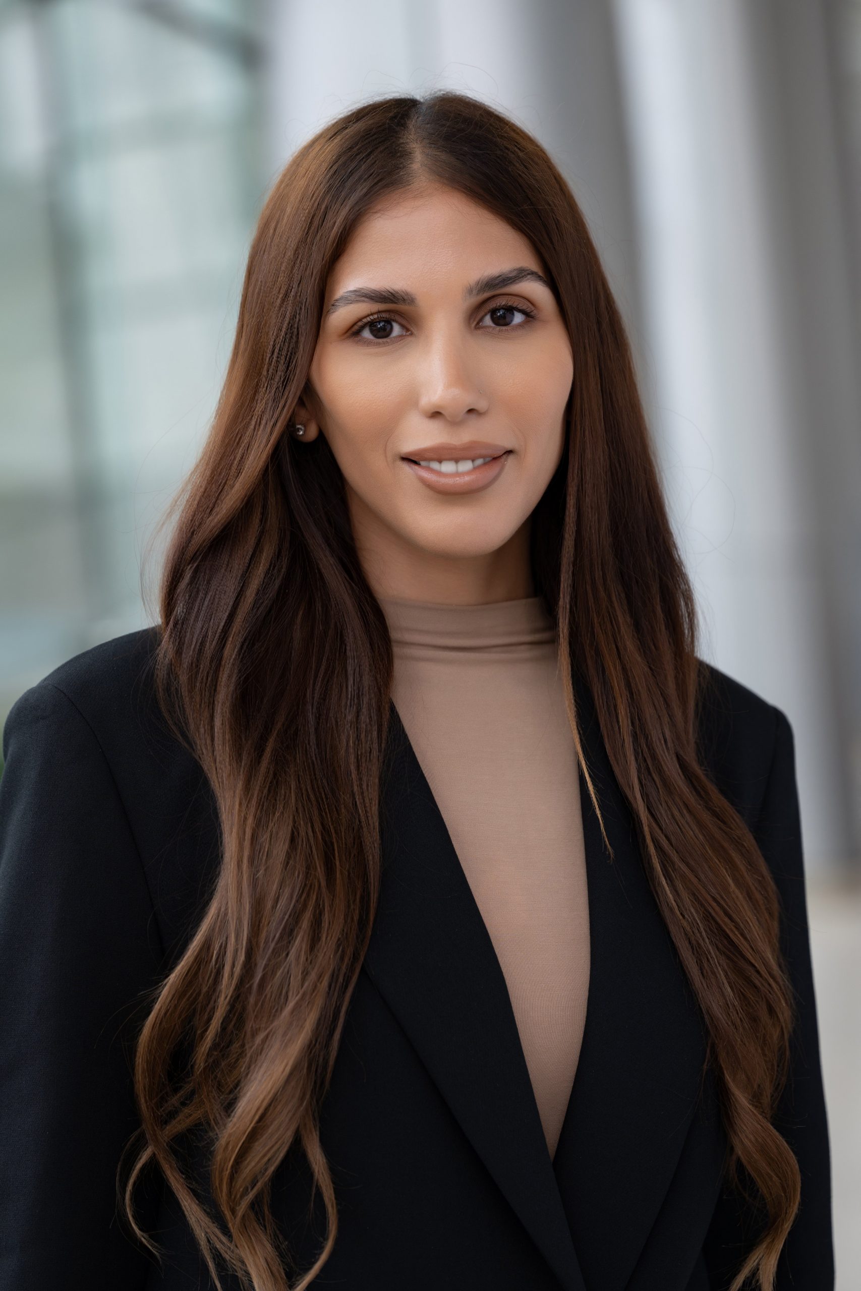 Issra Mehdi author picture