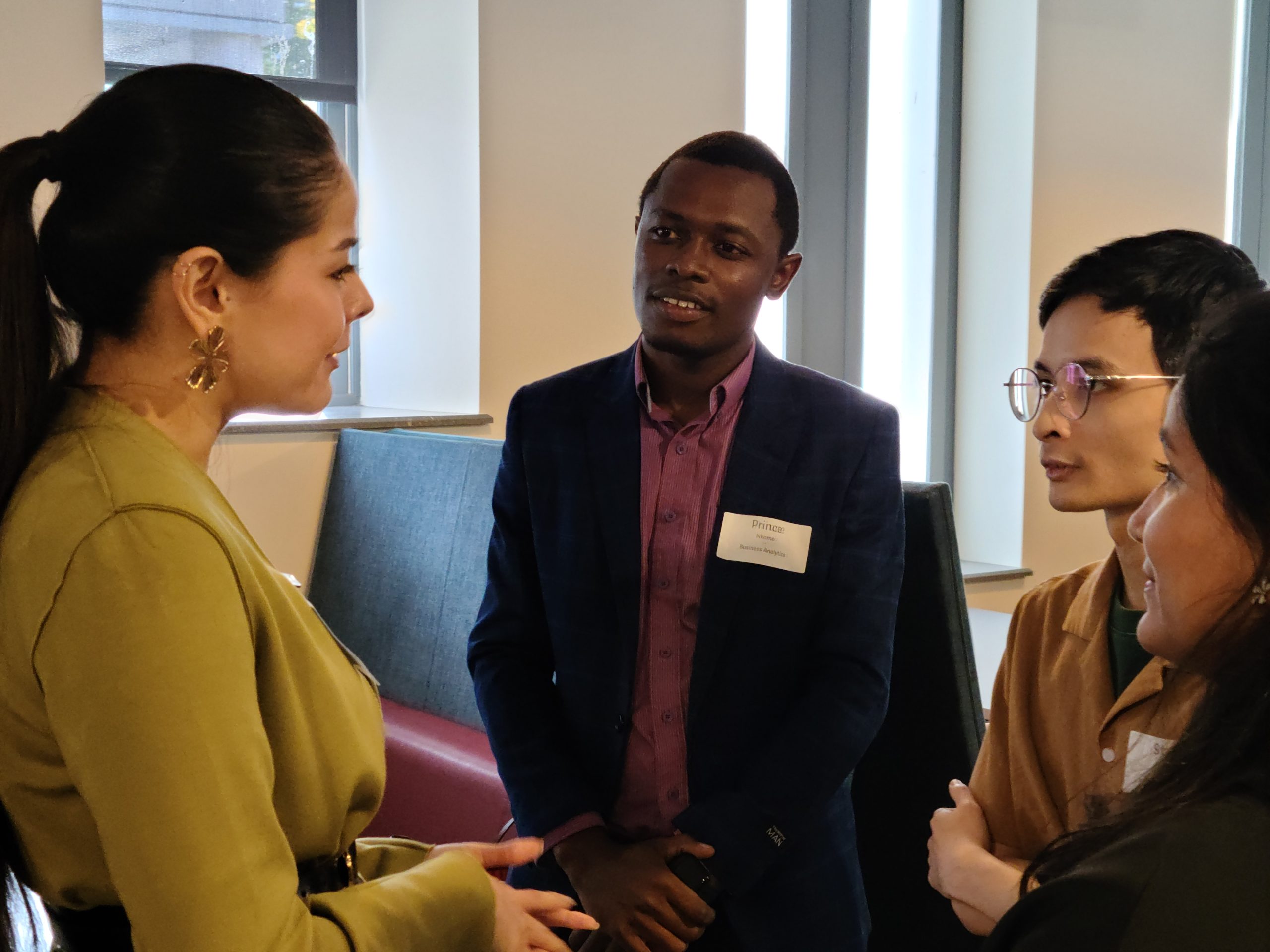Building connections over coffee: Fox graduate students meet employers at CSPD networking breakfast